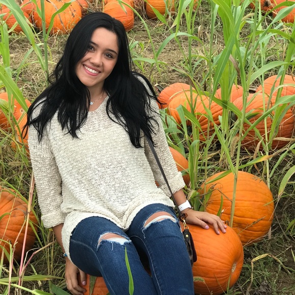 Meet your Posher - Picture 2 of 6